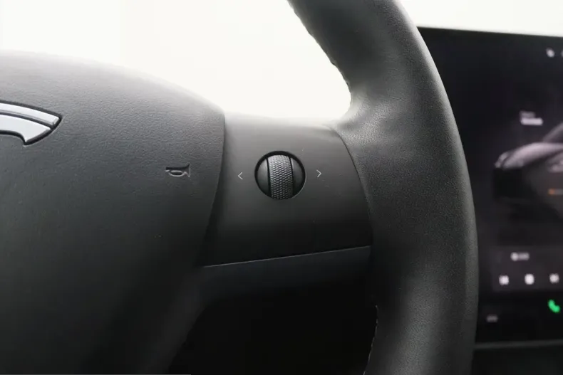 Tesla Model Y din 2023 cu 63.818 km - oferta TES228329 - foto 23