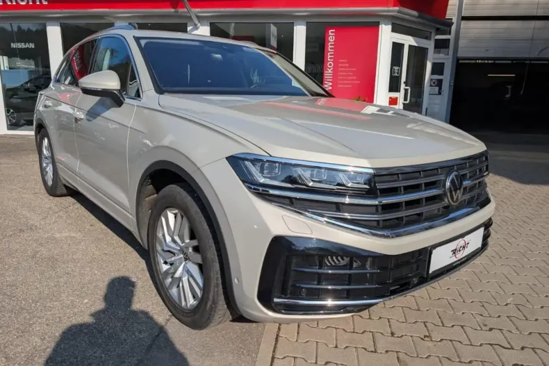 Volkswagen Touareg din 2024 cu 61.950 km - oferta VOL228330 - foto 3