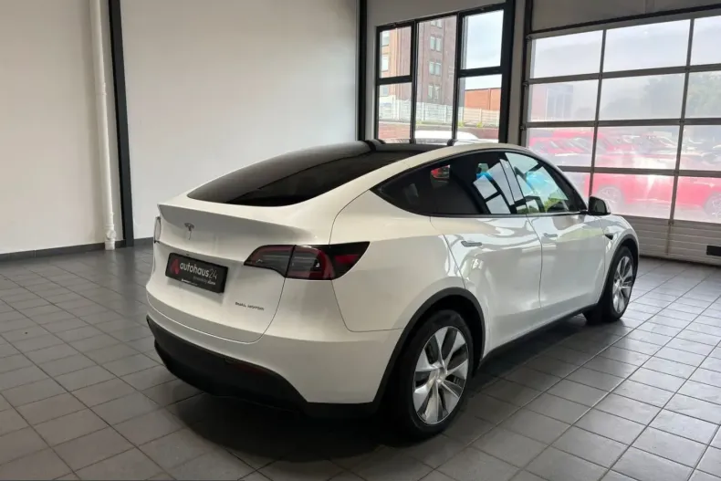 Tesla Model Y din 2023 cu 48.869 km - oferta TES228333 - foto 5