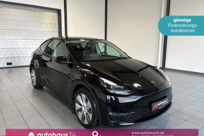 Tesla Model Y din 2023 cu 49.824 km - oferta TES228336 - foto 1