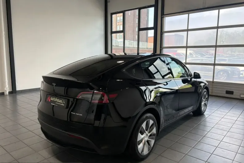Tesla Model Y din 2023 cu 49.824 km - oferta TES228336 - foto 5