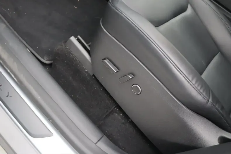 Tesla Model Y din 2023 cu 60.625 km - oferta TES228339 - foto 18