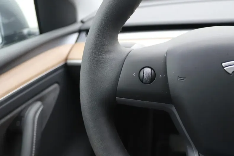 Tesla Model Y din 2023 cu 60.625 km - oferta TES228339 - foto 20