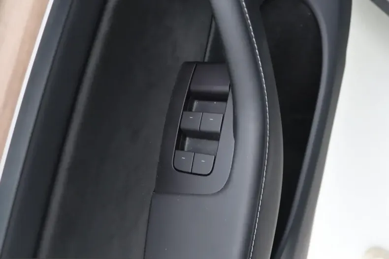 Tesla Model Y din 2023 cu 60.625 km - oferta TES228339 - foto 28