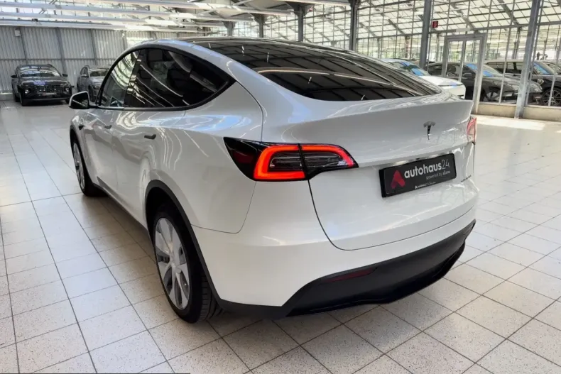 Tesla Model Y din 2023 cu 22.986 km - oferta TES228340 - foto 4