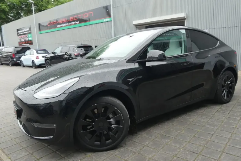 Tesla Model Y din 2024 cu 33.618 km - oferta TES228346 - foto 2