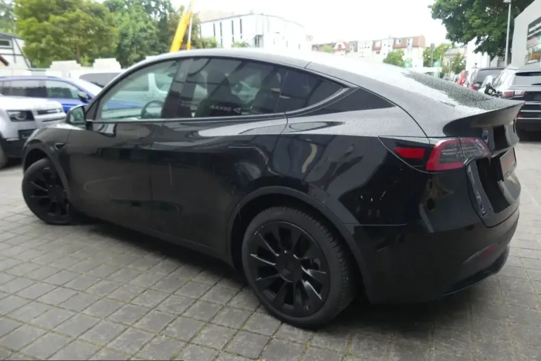 Tesla Model Y din 2024 cu 33.618 km - oferta TES228346 - foto 11