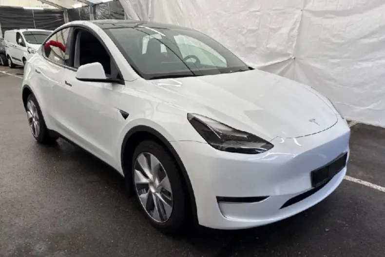 Tesla Model Y din 2023 cu 63.000 km - oferta TES228348 - foto 1