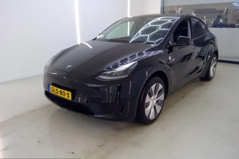 Tesla Model Y din 2024 cu 12.616 km - oferta TES228349 - foto 1