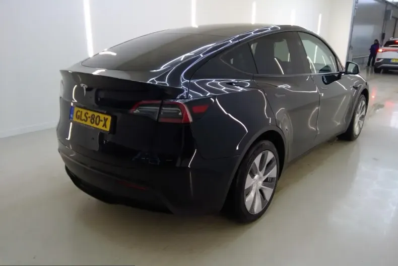 Tesla Model Y din 2024 cu 12.616 km - oferta TES228349 - foto 3
