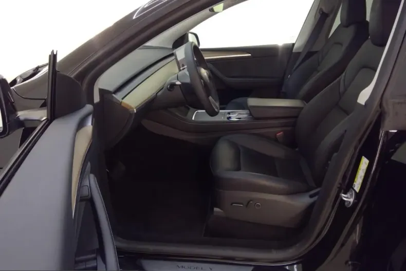 Tesla Model Y din 2024 cu 12.616 km - oferta TES228349 - foto 8