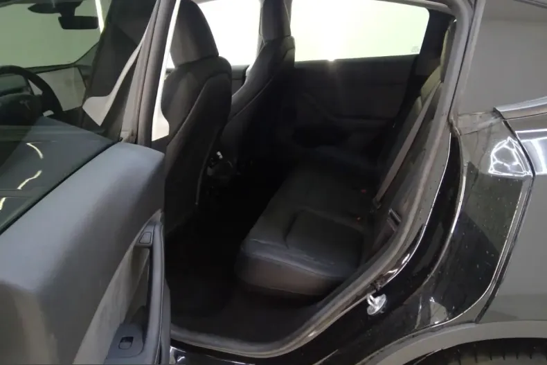 Tesla Model Y din 2024 cu 12.616 km - oferta TES228349 - foto 9
