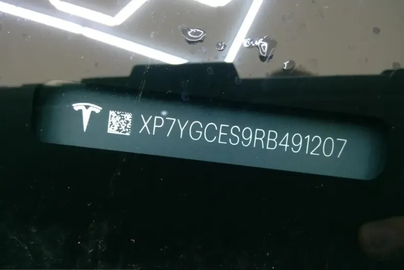 Tesla Model Y din 2024 cu 12.616 km - oferta TES228349 - foto 14