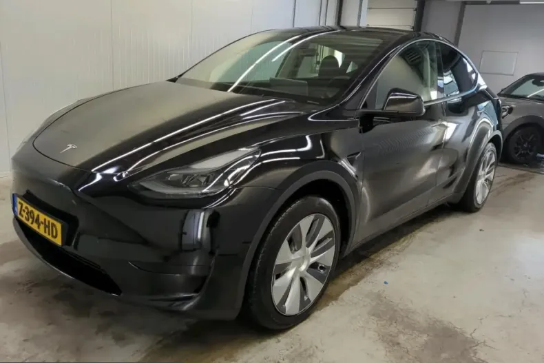 Tesla Model Y din 2024 cu 69.051 km - oferta TES228351 - foto 1