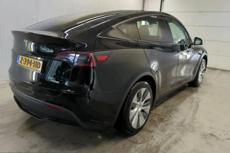 Tesla Model Y din 2024 cu 69.051 km - oferta TES228351 - foto 2
