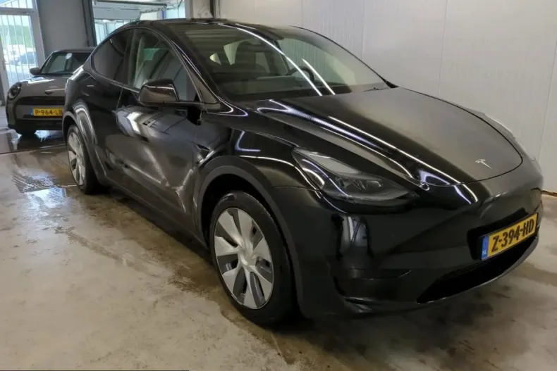 Tesla Model Y din 2024 cu 69.051 km - oferta TES228351 - foto 4