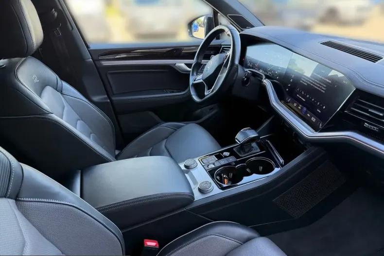 Volkswagen Touareg din 2023 cu 55.999 km - oferta VOL228382 - foto 7
