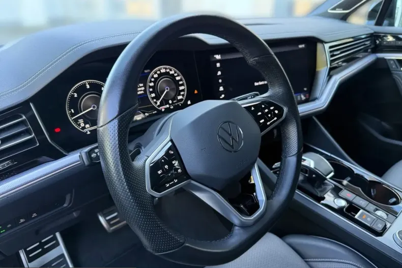Volkswagen Touareg din 2023 cu 55.999 km - oferta VOL228382 - foto 8