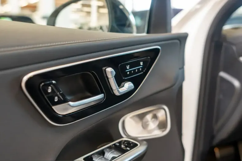 Mercedes-Benz GLC 300 (Clasa GLC) din 2023 cu 18.751 km - oferta MER228388 - foto 29