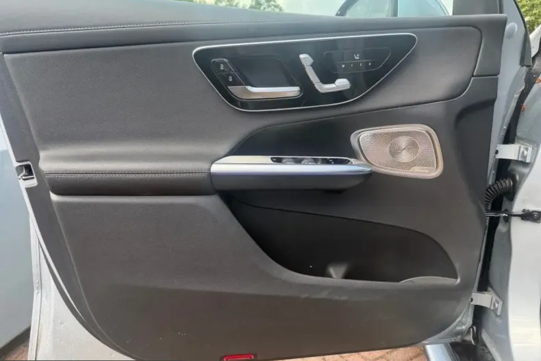 Mercedes-Benz GLC 400 (Clasa GLC) din 2024 cu 11.428 km - oferta MER228393 - foto 4