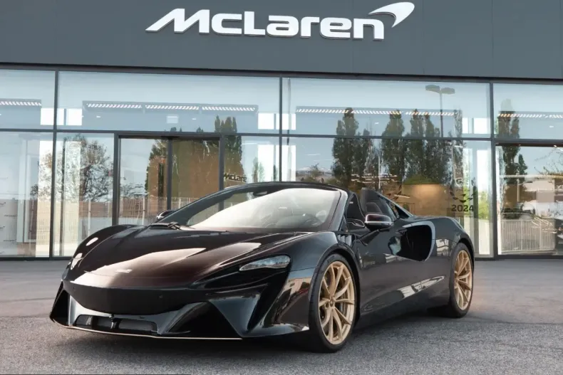 McLaren Artura din 2025 cu 7.800 km - oferta MCL228424 - foto 1