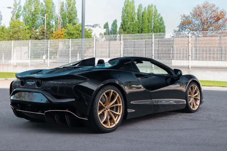 McLaren Artura din 2025 cu 7.800 km - oferta MCL228424 - foto 3