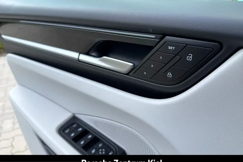 Porsche Macan din 2025 cu 10.700 km - oferta POR228434 - foto 43