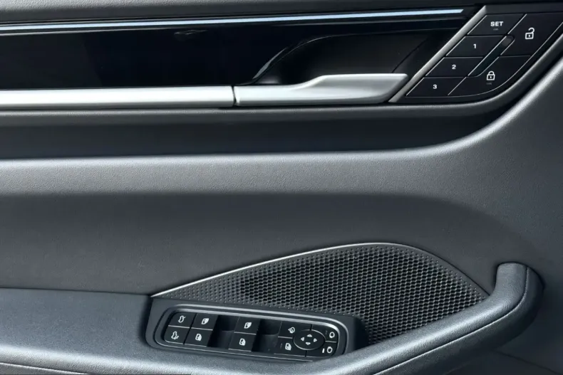 Porsche Macan din 2024 cu 25.850 km - oferta POR228445 - foto 22