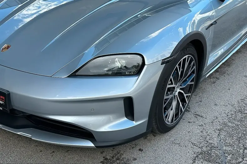 Porsche Taycan din 2024 cu 61.196 km - oferta POR228457 - foto 5