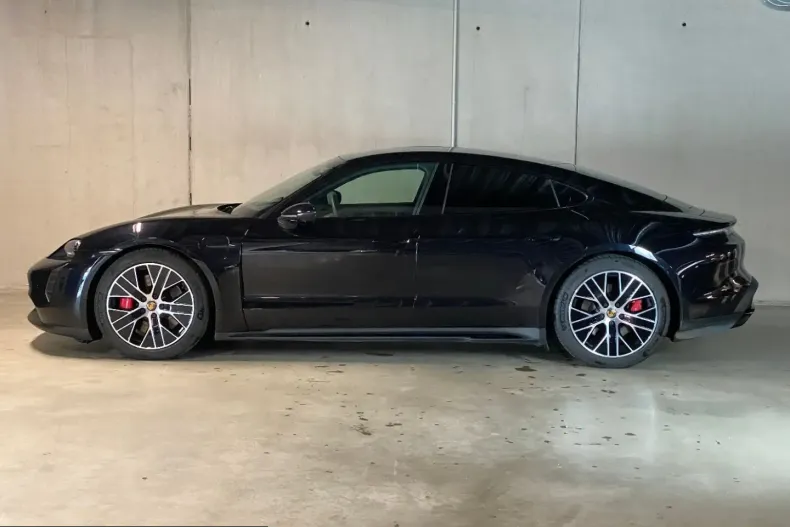 Porsche Taycan din 2022 cu 43.600 km - oferta POR228463 - foto 3