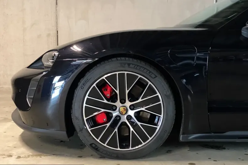 Porsche Taycan din 2022 cu 43.600 km - oferta POR228463 - foto 8