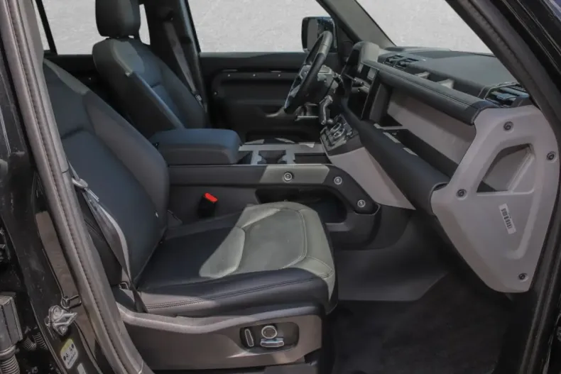 Land Rover Defender din 2025 cu 25.000 km - oferta LAN228465 - foto 3