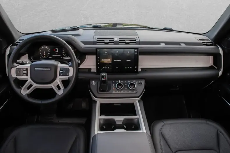 Land Rover Defender din 2025 cu 25.000 km - oferta LAN228465 - foto 4