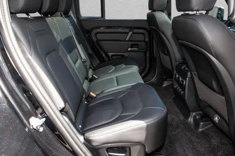 Land Rover Defender din 2025 cu 25.000 km - oferta LAN228465 - foto 5