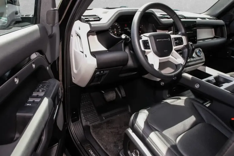 Land Rover Defender din 2025 cu 25.000 km - oferta LAN228465 - foto 12