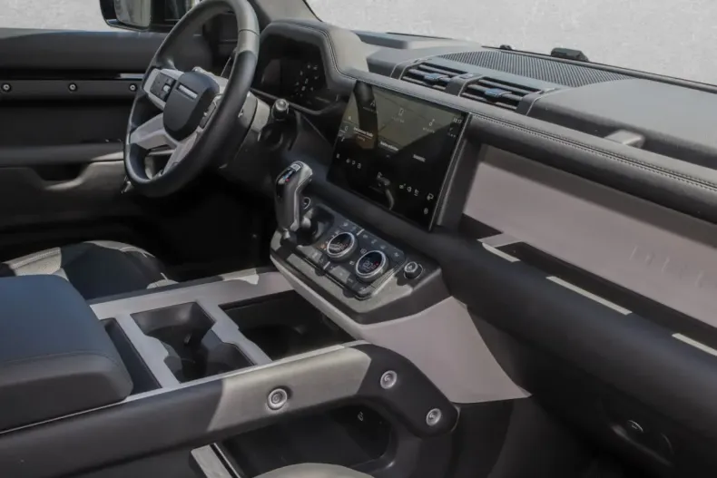 Land Rover Defender din 2025 cu 25.000 km - oferta LAN228465 - foto 13