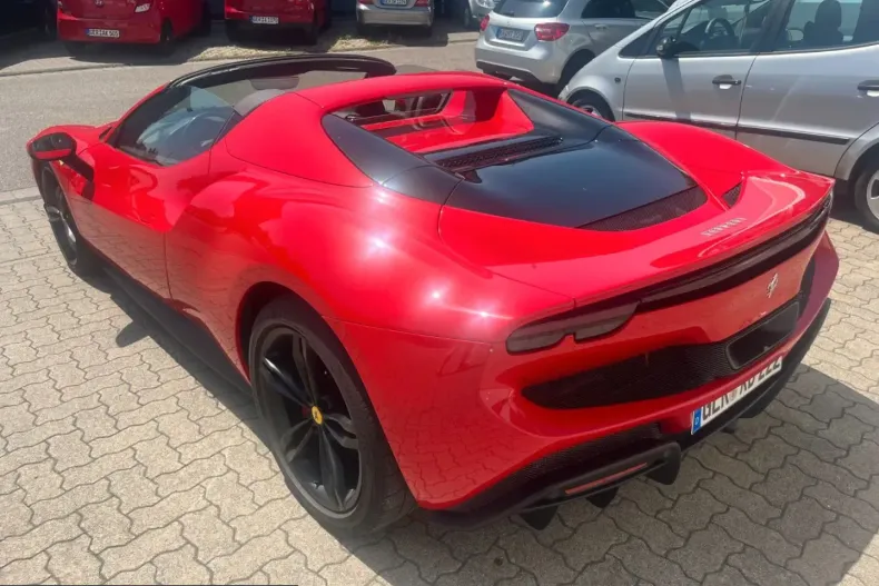 Ferrari 296 GTS din 2023 cu 12.200 km - oferta FER228475 - foto 8