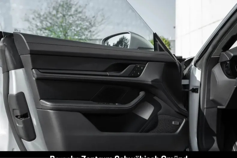 Porsche Taycan din 2023 cu 49.080 km - oferta POR228476 - foto 19