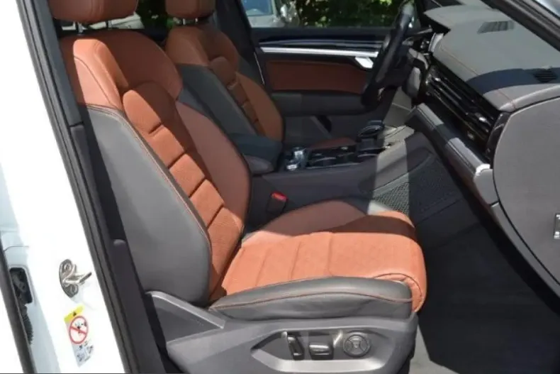 Volkswagen Touareg din 2025 cu 21.431 km - oferta VOL228493 - foto 3
