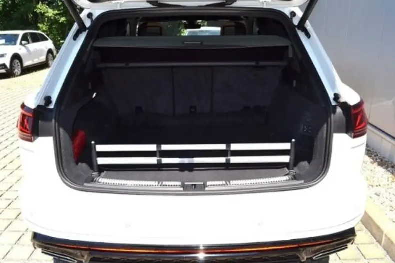 Volkswagen Touareg din 2025 cu 21.431 km - oferta VOL228493 - foto 12