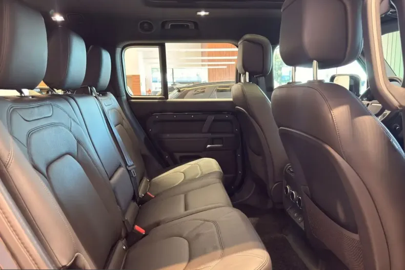 Land Rover Defender din 2024 cu 21.400 km - oferta LAN228506 - foto 19
