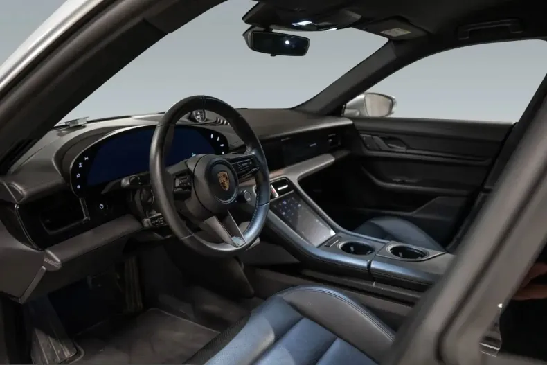 Porsche Taycan din 2022 cu 41.900 km - oferta POR228515 - foto 4