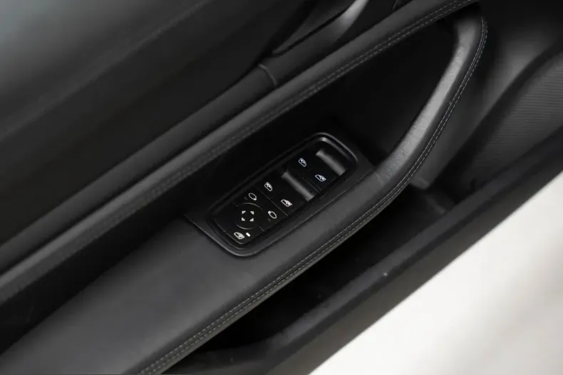 Porsche Taycan din 2022 cu 41.900 km - oferta POR228515 - foto 19