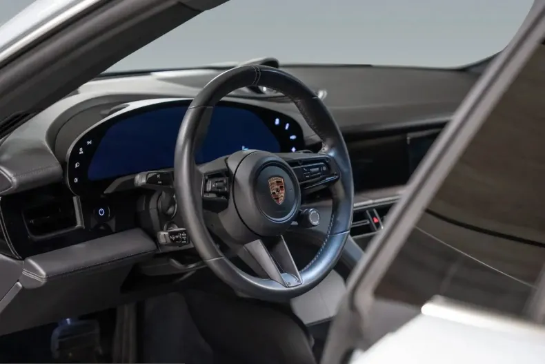 Porsche Taycan din 2022 cu 41.900 km - oferta POR228515 - foto 20