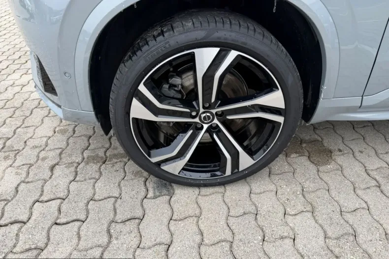 Volvo XC90 din 2024 cu 10.155 km - oferta VOL228527 - foto 2