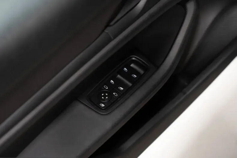 Porsche Taycan din 2023 cu 36.999 km - oferta POR228531 - foto 21