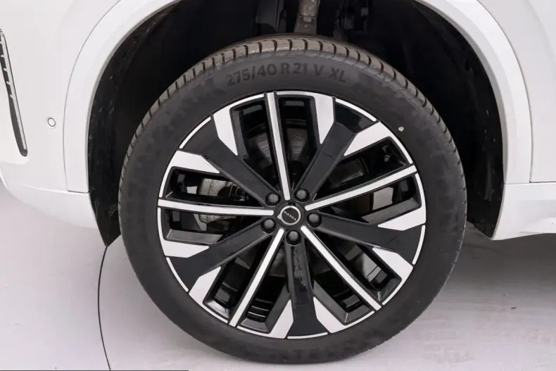 Volvo XC90 din 2025 cu 16.101 km - oferta VOL228558 - foto 8