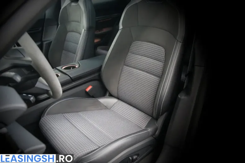 Porsche Taycan din 2024 cu 34.813 km - oferta POR228568 - foto 12