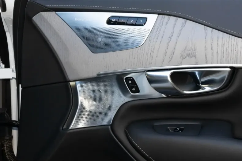 Volvo XC90 din 2024 cu 14.210 km - oferta VOL228570 - foto 8