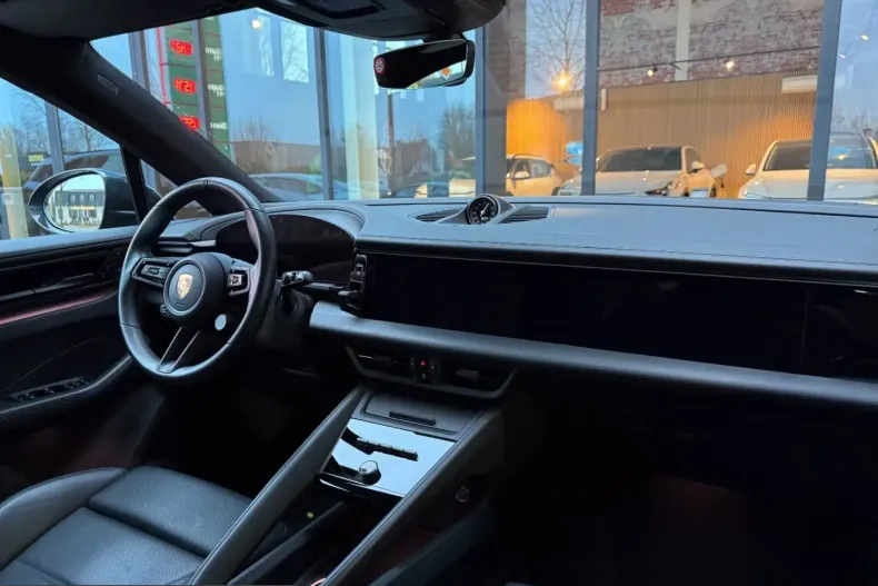 Porsche Macan din 2024 cu 17.600 km - oferta POR228572 - foto 11